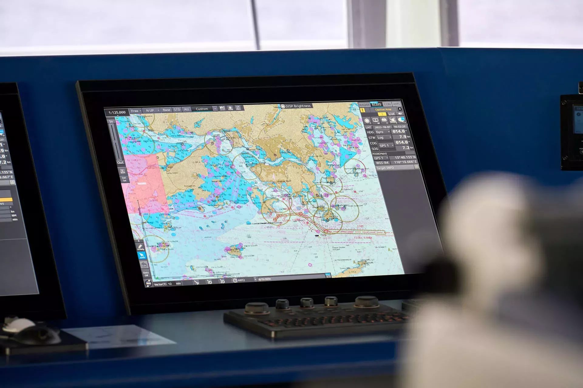 ADMIRALTY chart on a ECDIS